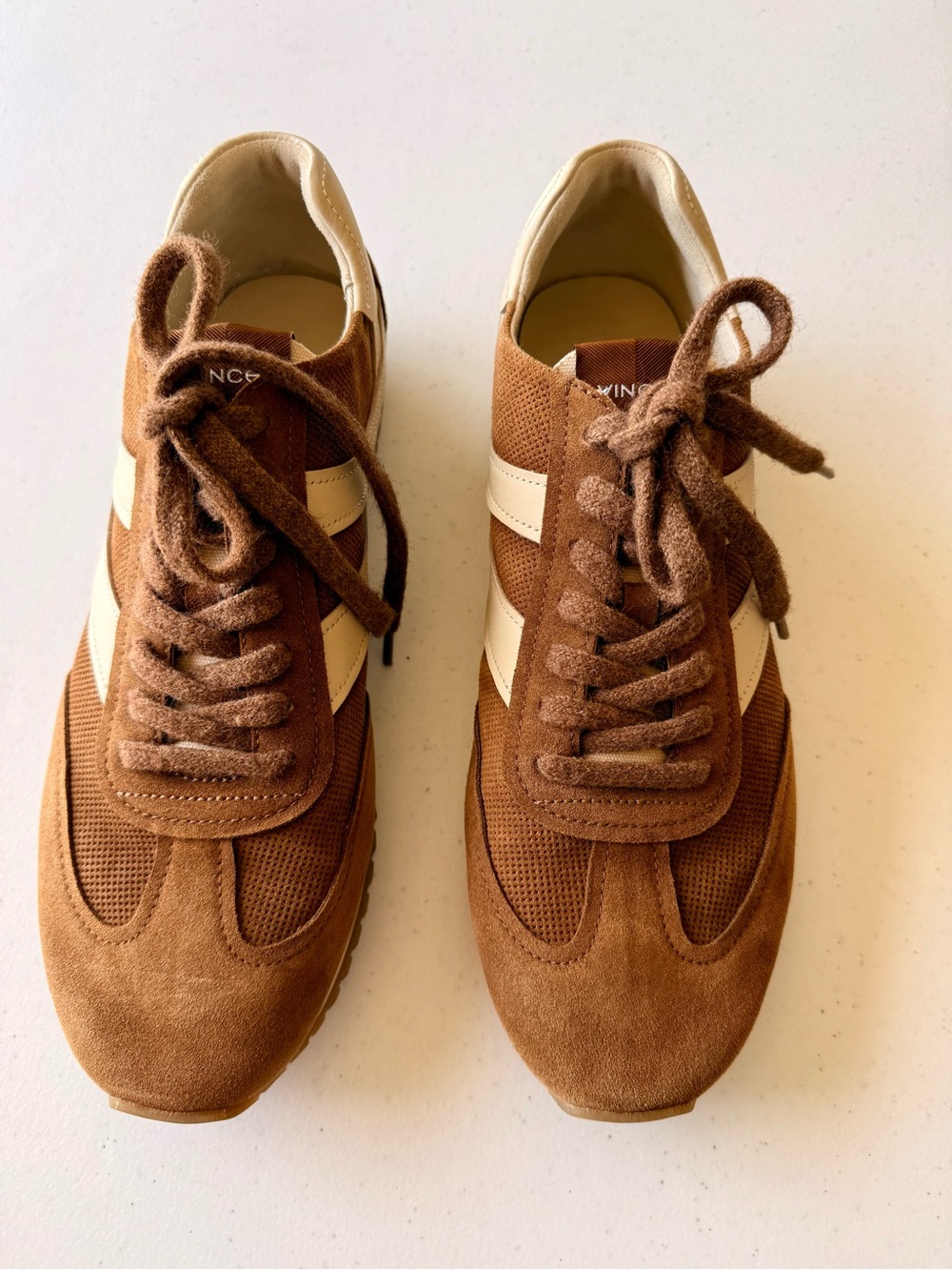 Vince Oasis Runner Sneakers – Camel / Cream